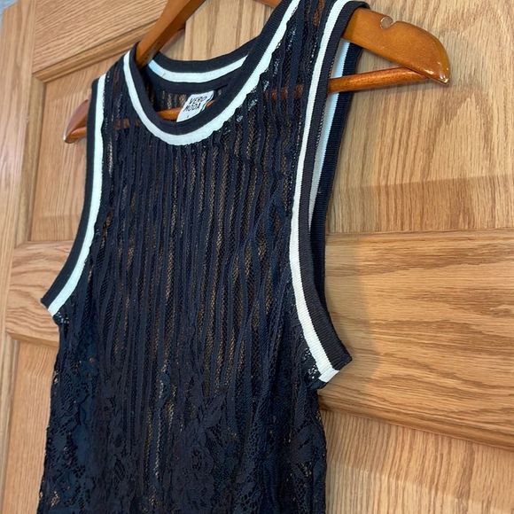 Vero Moda Navy Lace Muscle Tee - Picture 6 of 10